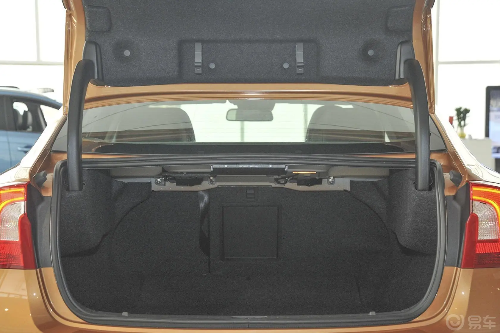 沃尔沃S602.0T 手自一体 智行版行李箱空间