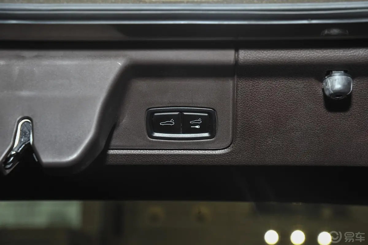 PanameraPanamera Turbo Executive 4.8T行李箱门上电动关闭键