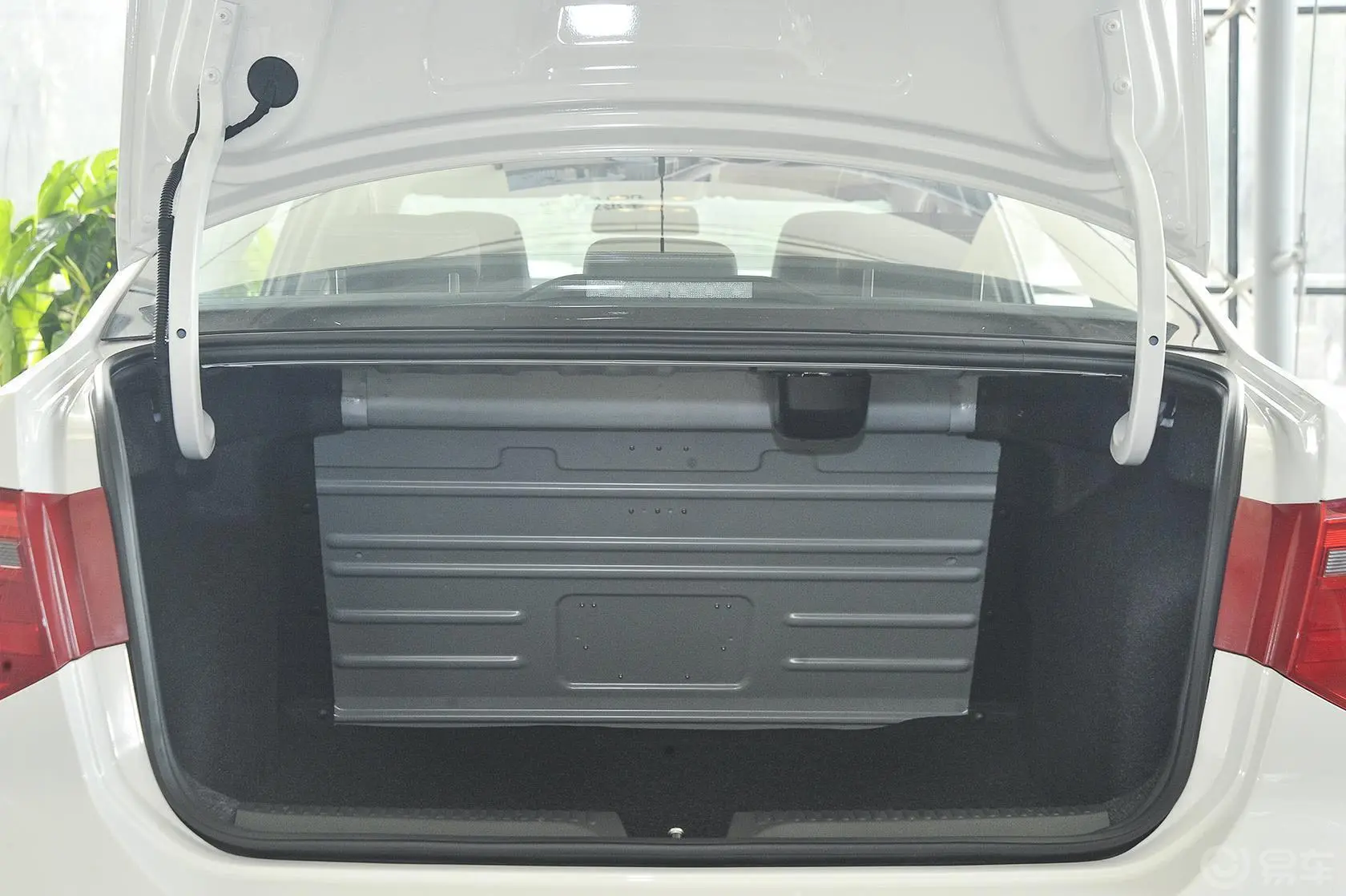捷达1.6L 自动豪华型行李箱空间