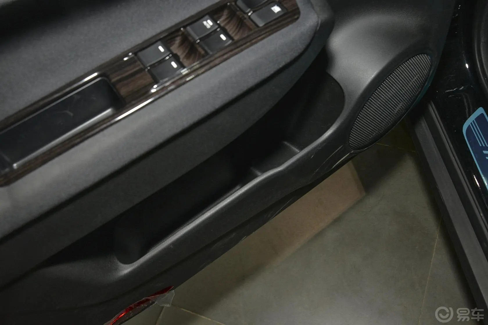 传祺GS5 Super2.0L 手自一体 前驱 舒适版驾驶员门储物盒