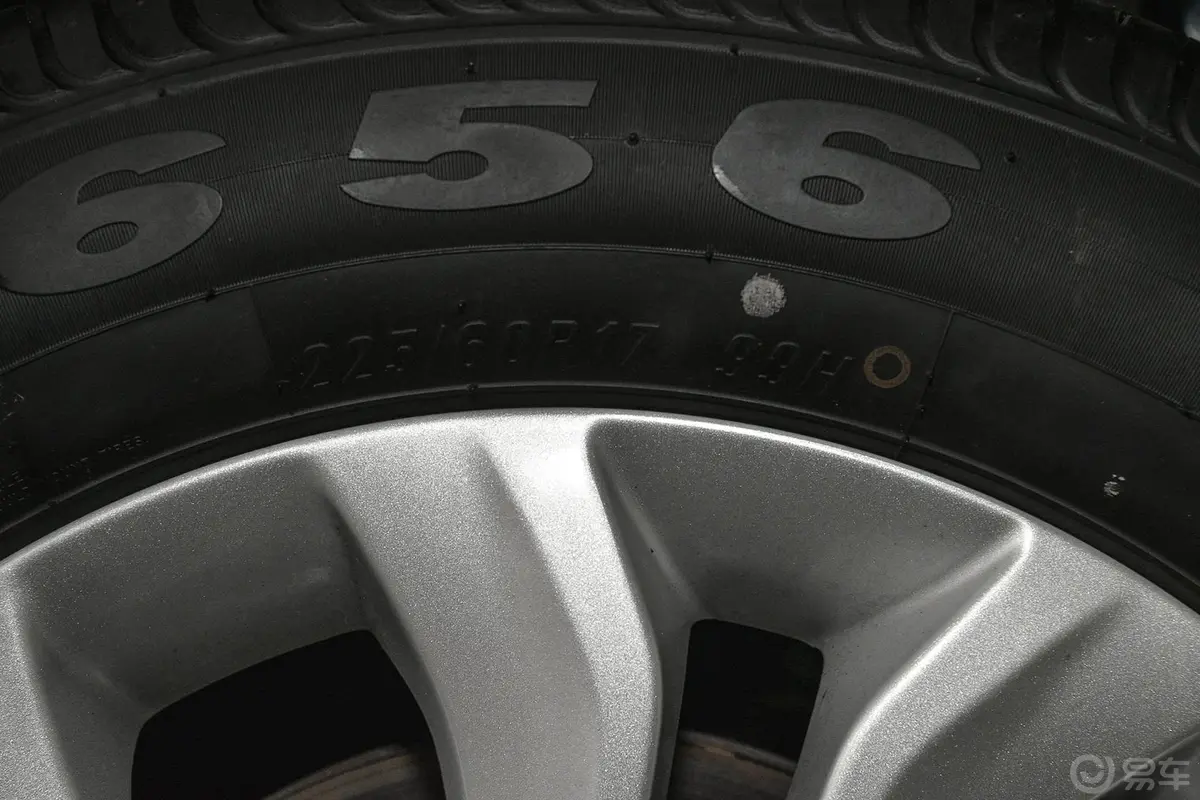 传祺GS5 Super2.0L 手自一体 前驱 舒适版轮胎规格
