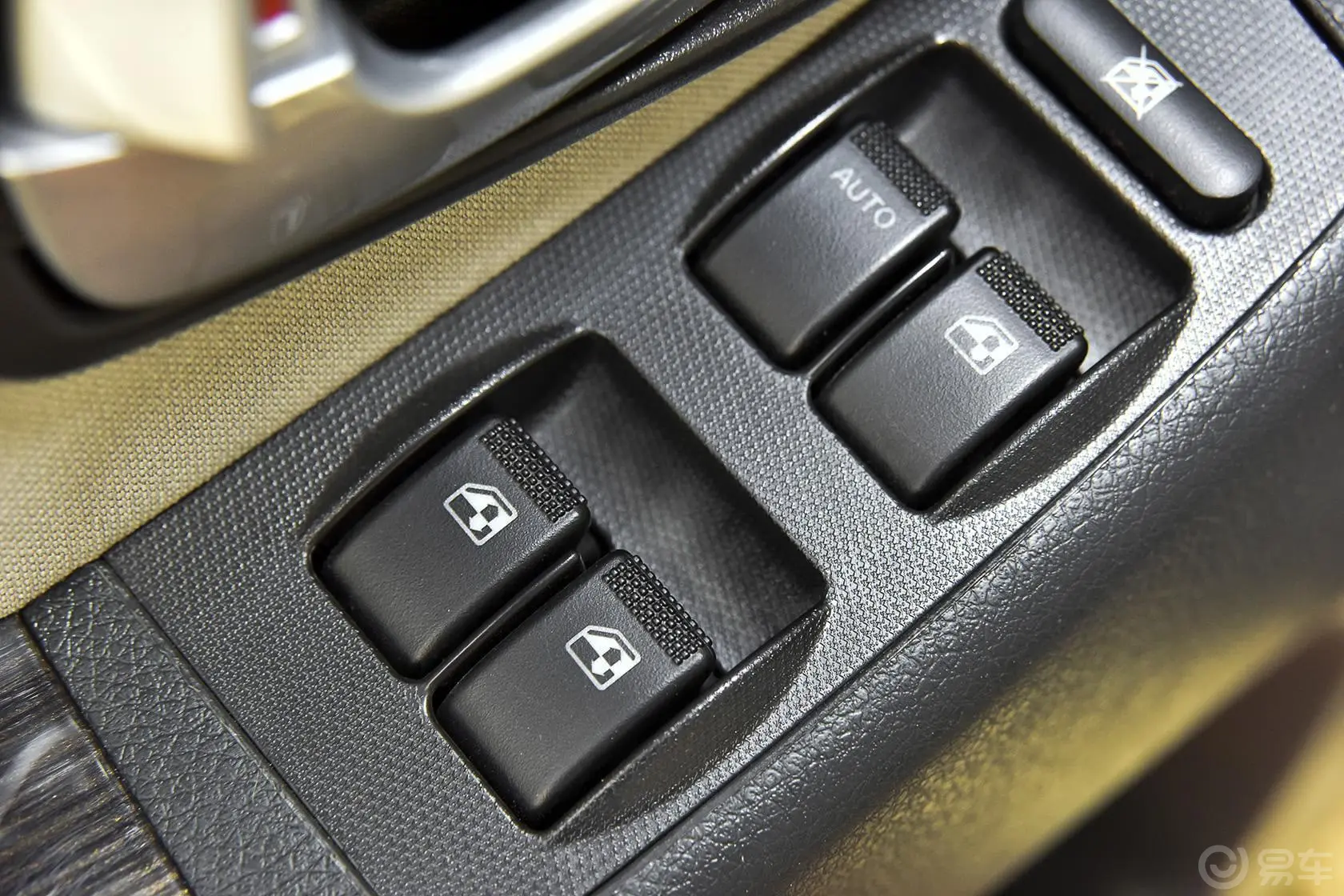欧诺S金欧诺 1.5L 手动 豪华版车窗升降键