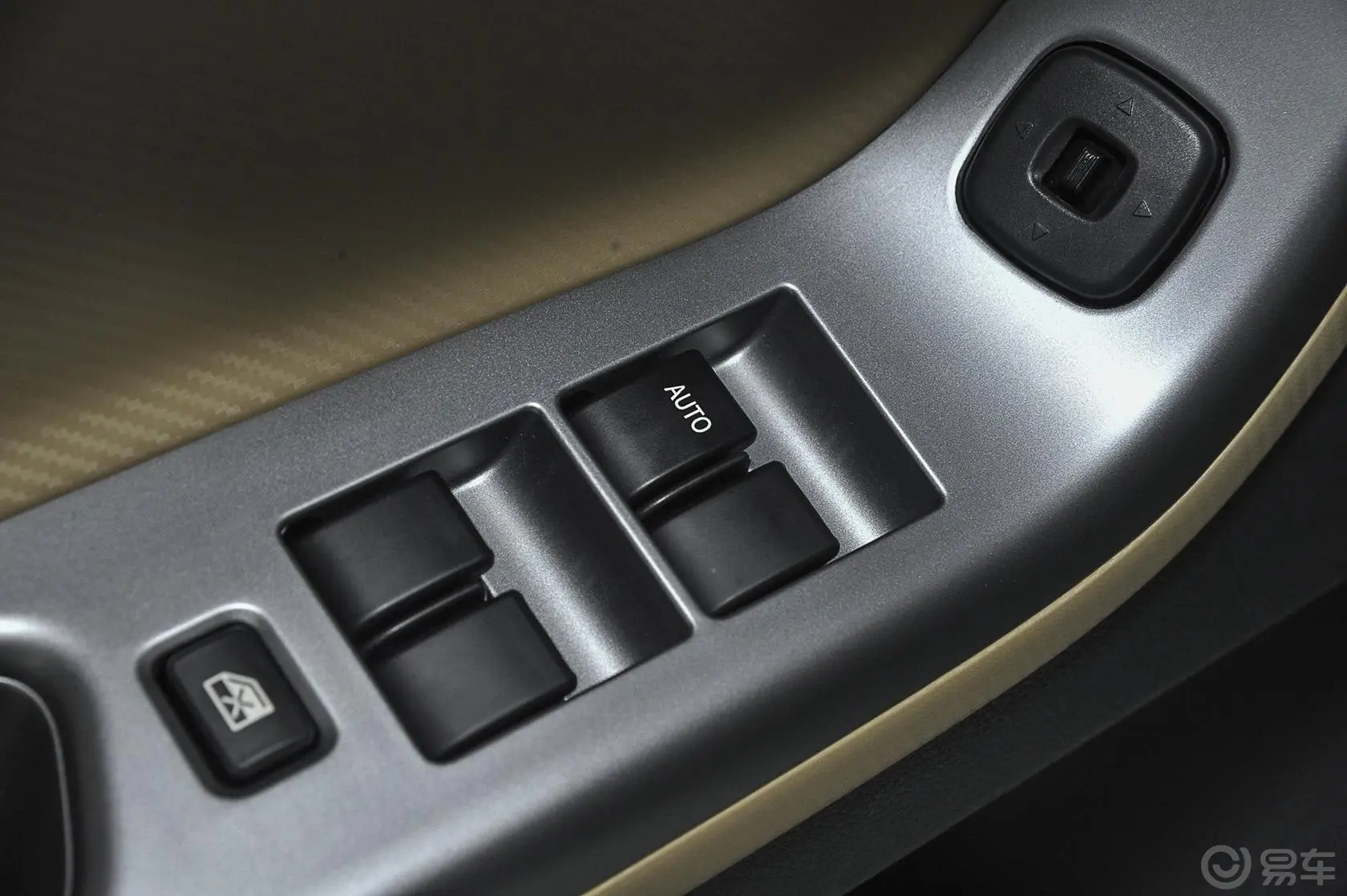 福美来F51.5T 自动 品尚型车窗升降键