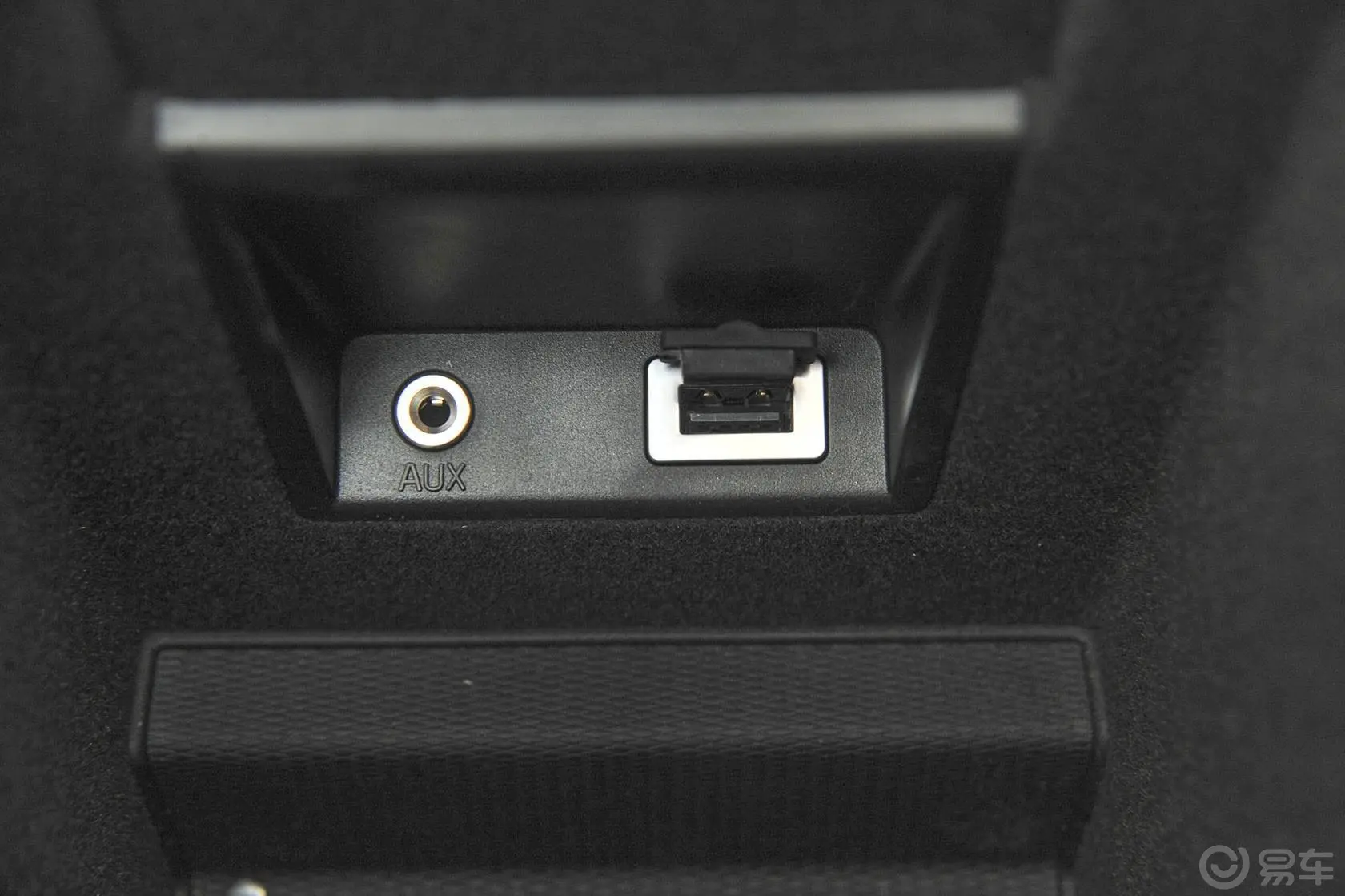 沃尔沃S602.0T 手自一体 T5 智越版AUX接口