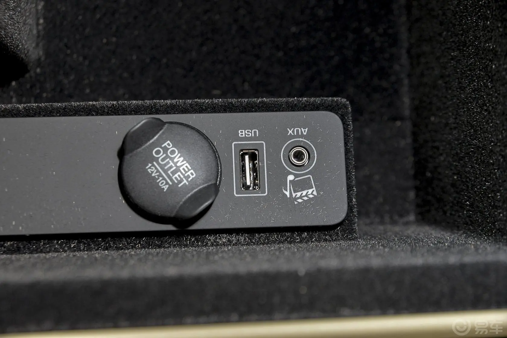 捷豹XF2.0T 风华版 80周年典藏版USB接口