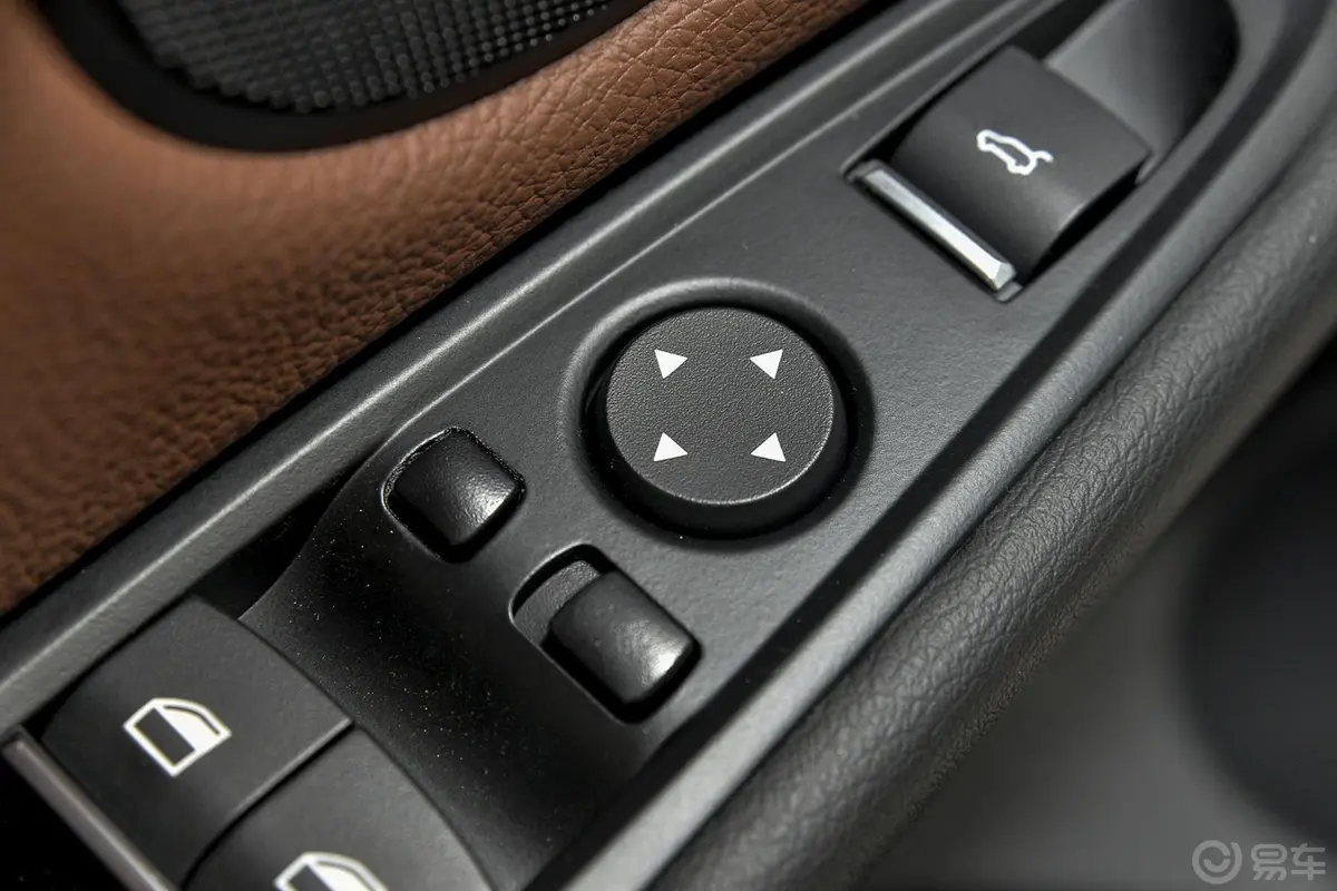 宝马X5(进口)xDrive35i 典雅型外后视镜控制键