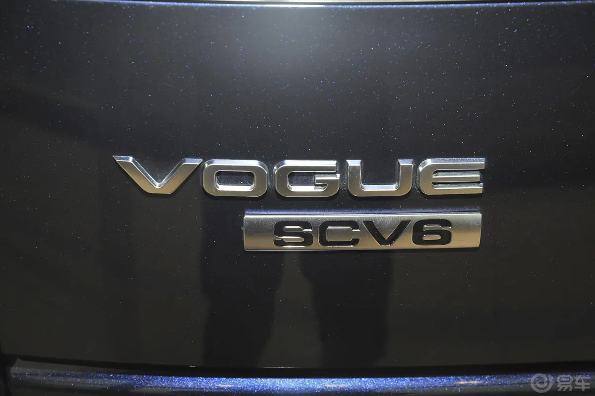 揽胜3.0L V6 SC Vogue尾标