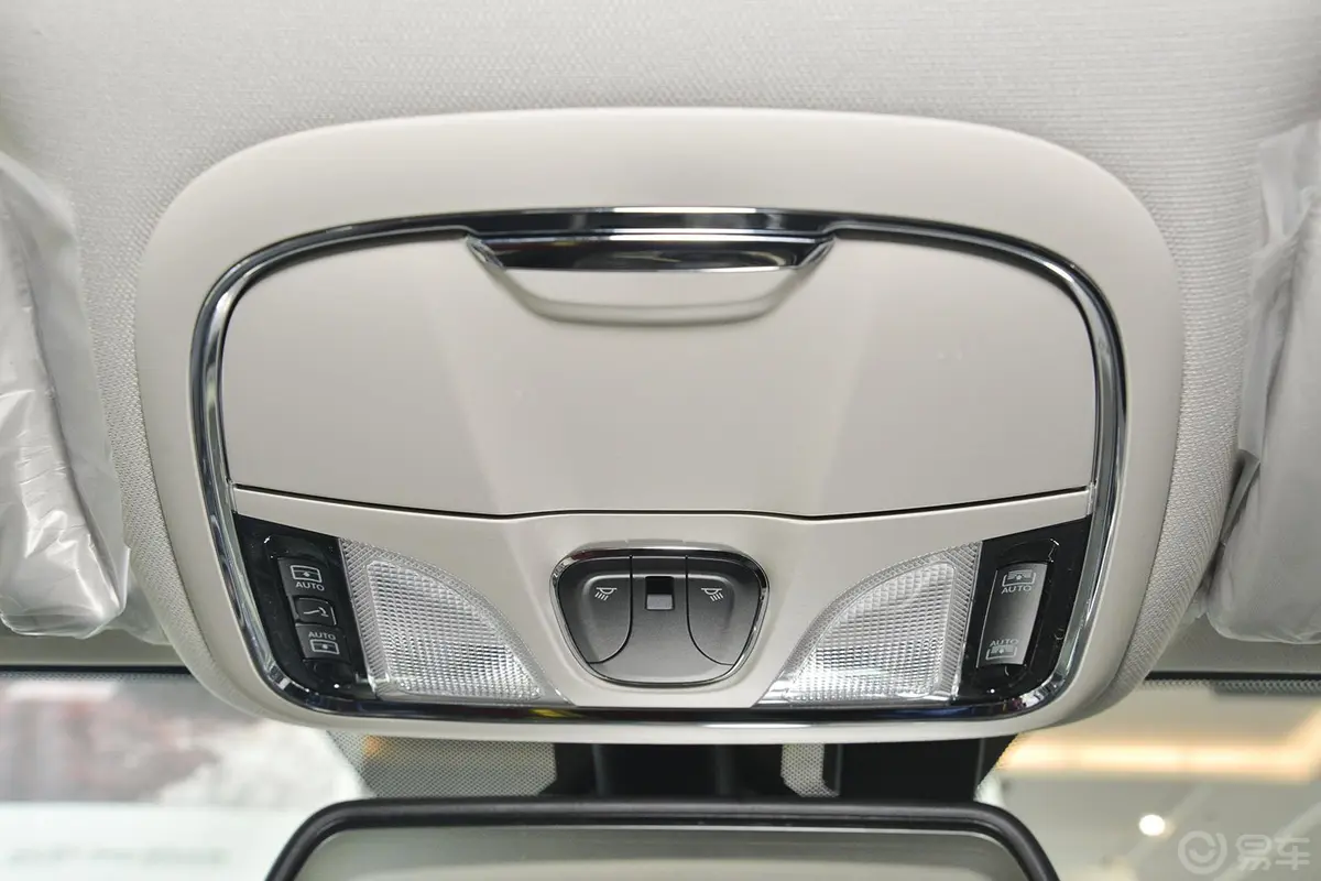 自由光2.4L 专业版+智能包前排车顶中央控制区