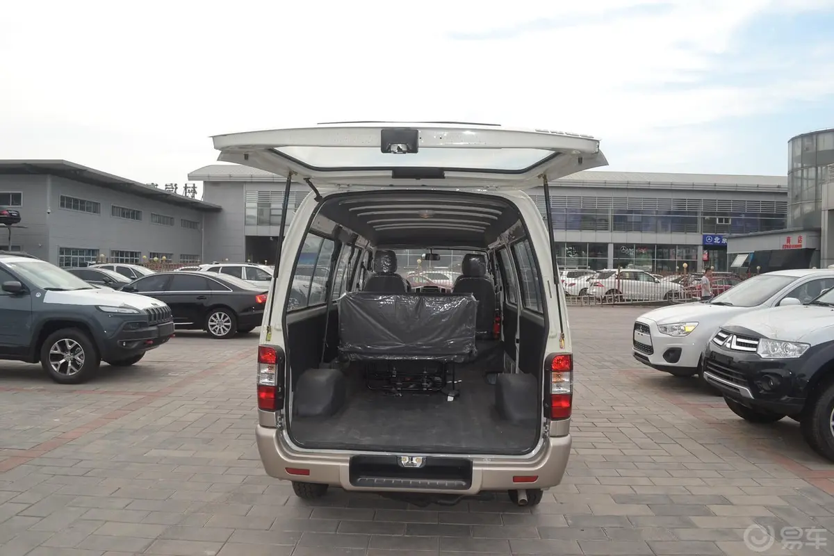 金威2.0L 创业型 V20 国五 高功率行李箱空间