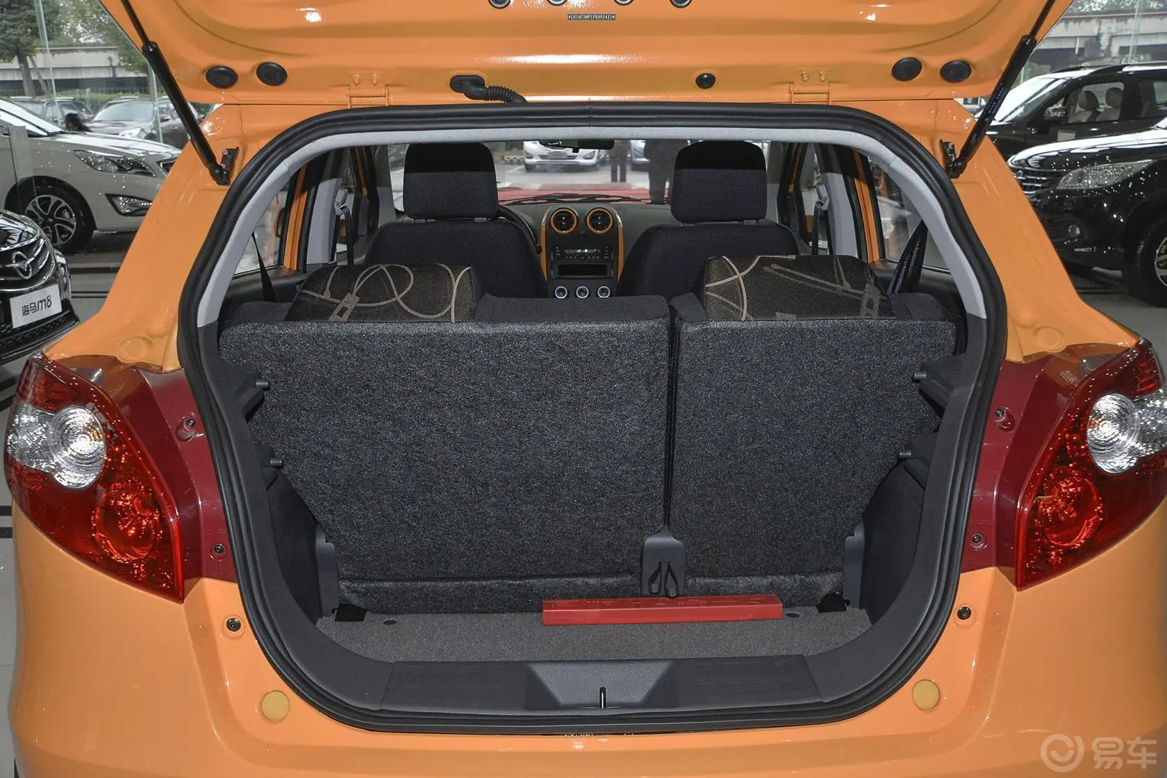 丘比特1.3L MT GL Csport 青葱型行李箱空间