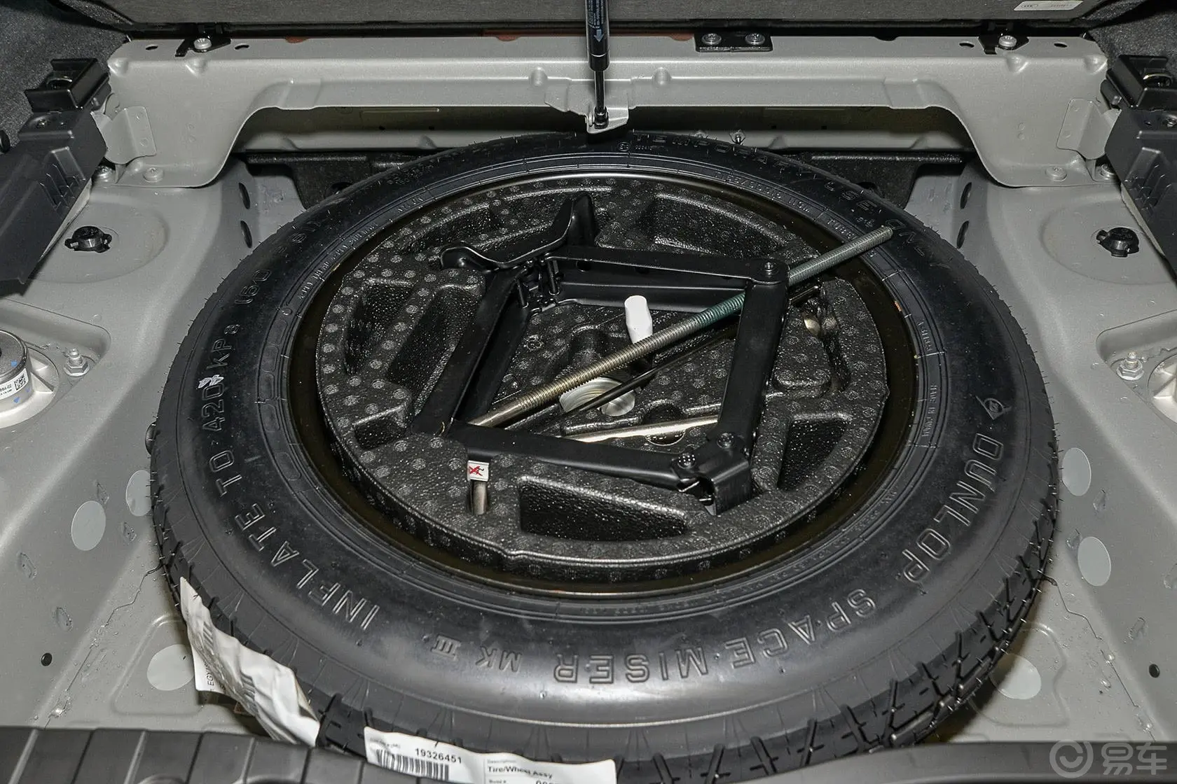 宝马X5(进口)xDrive35i 典雅型备胎