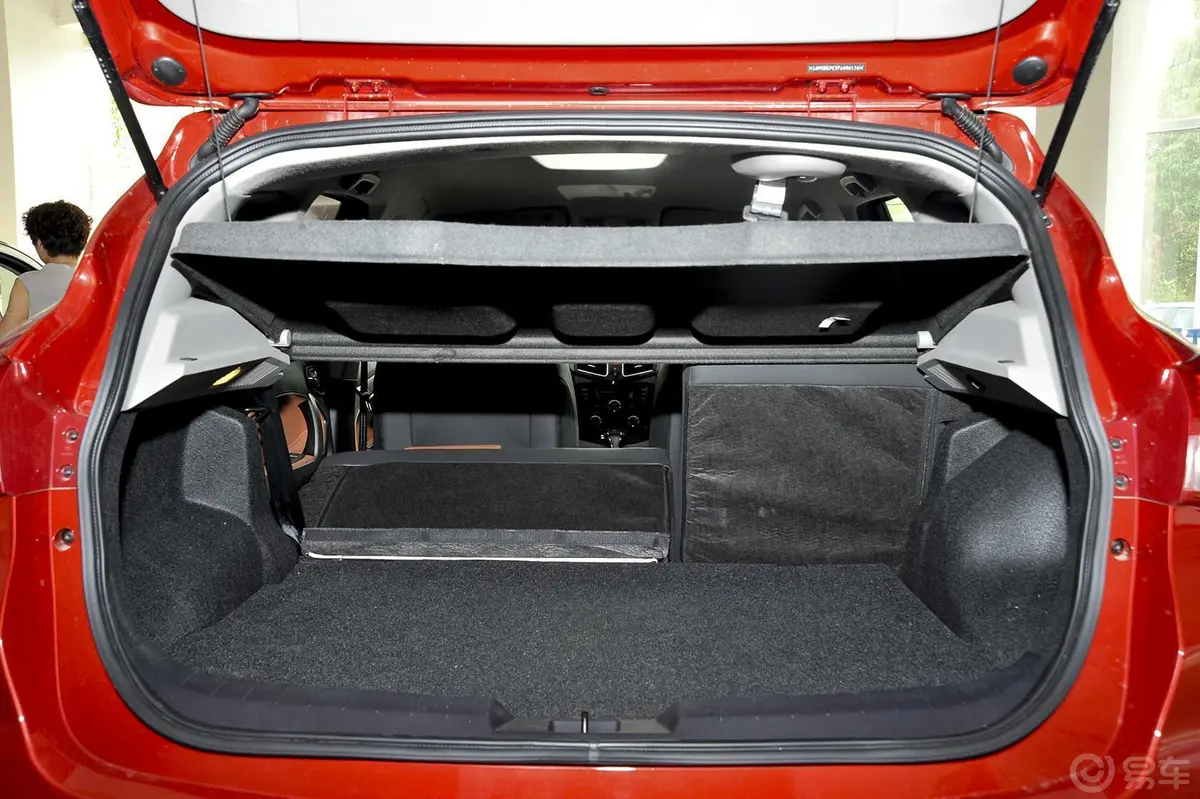 海马S51.5T CVT 舒适型运动版行李箱空间（后排左放倒）