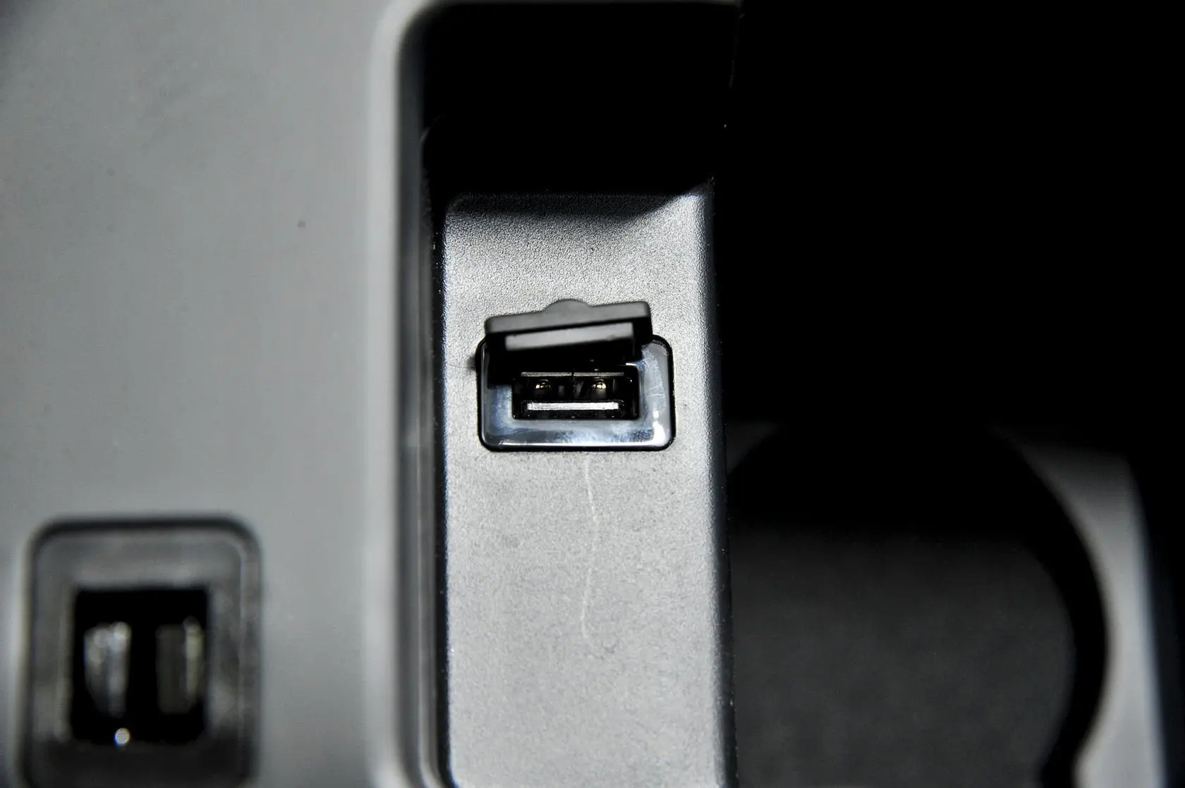 海马S51.5T CVT 舒适型运动版USB接口