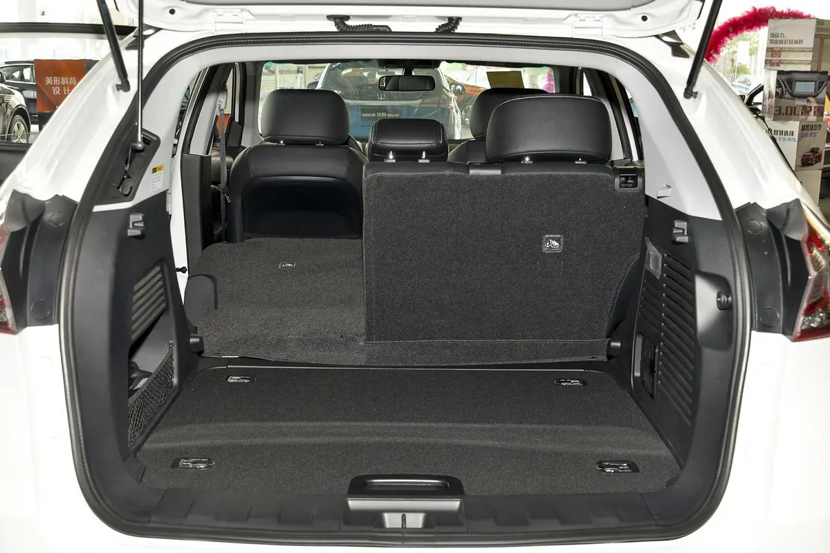 优6 SUV1.8T 智尊型行李箱空间（后排左放倒）