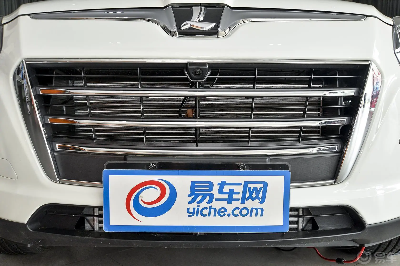 大7 SUV2.2T 自动 两驱 智尊型前格栅侧俯拍