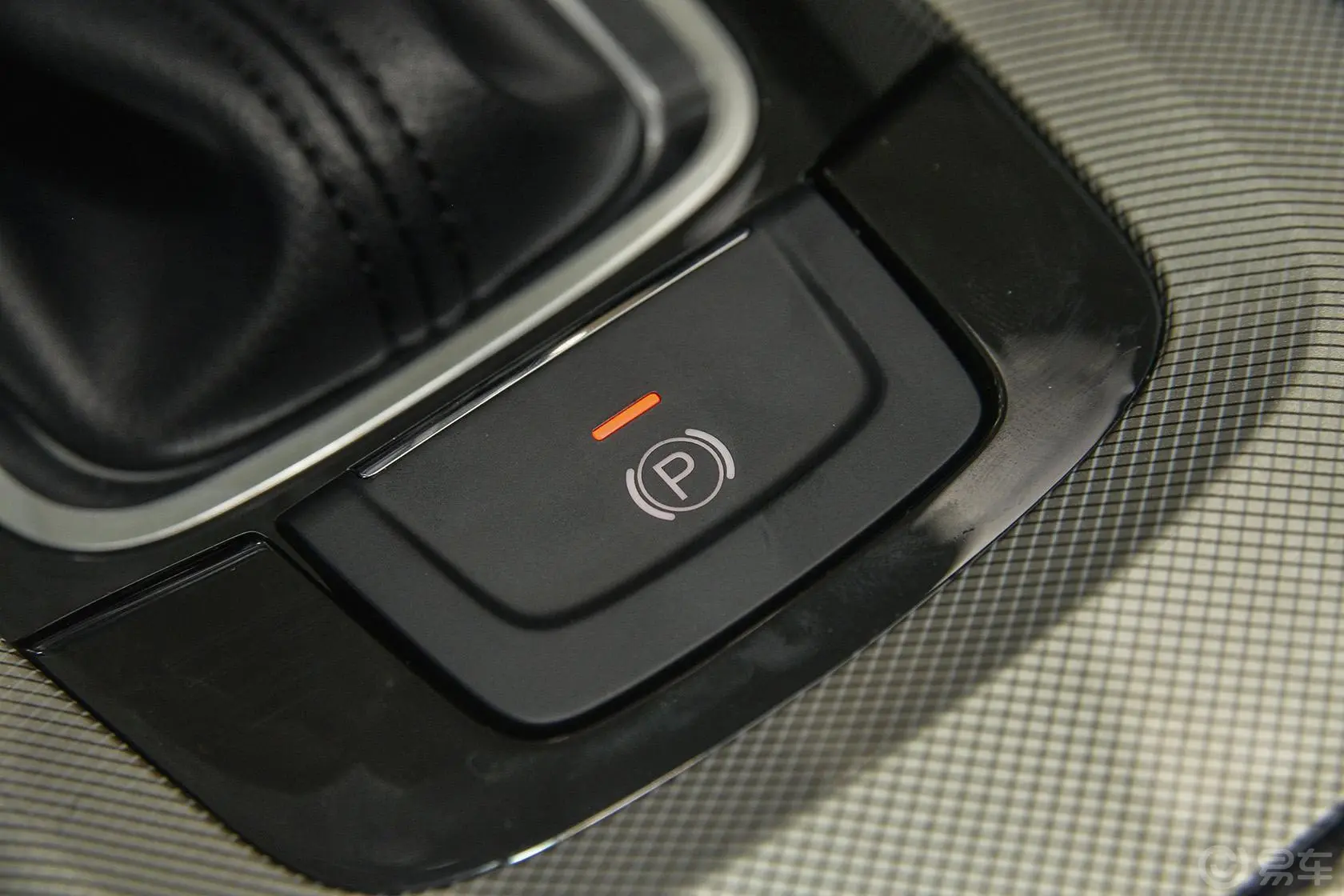 优6 SUV1.8T 智尊型驻车制动（手刹，电子，脚刹）