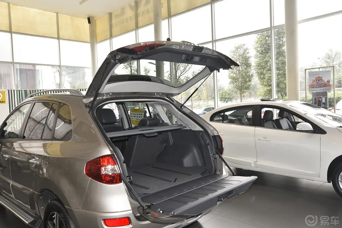 科雷傲(进口)2.0L 两驱 舒适版行李厢开口范围