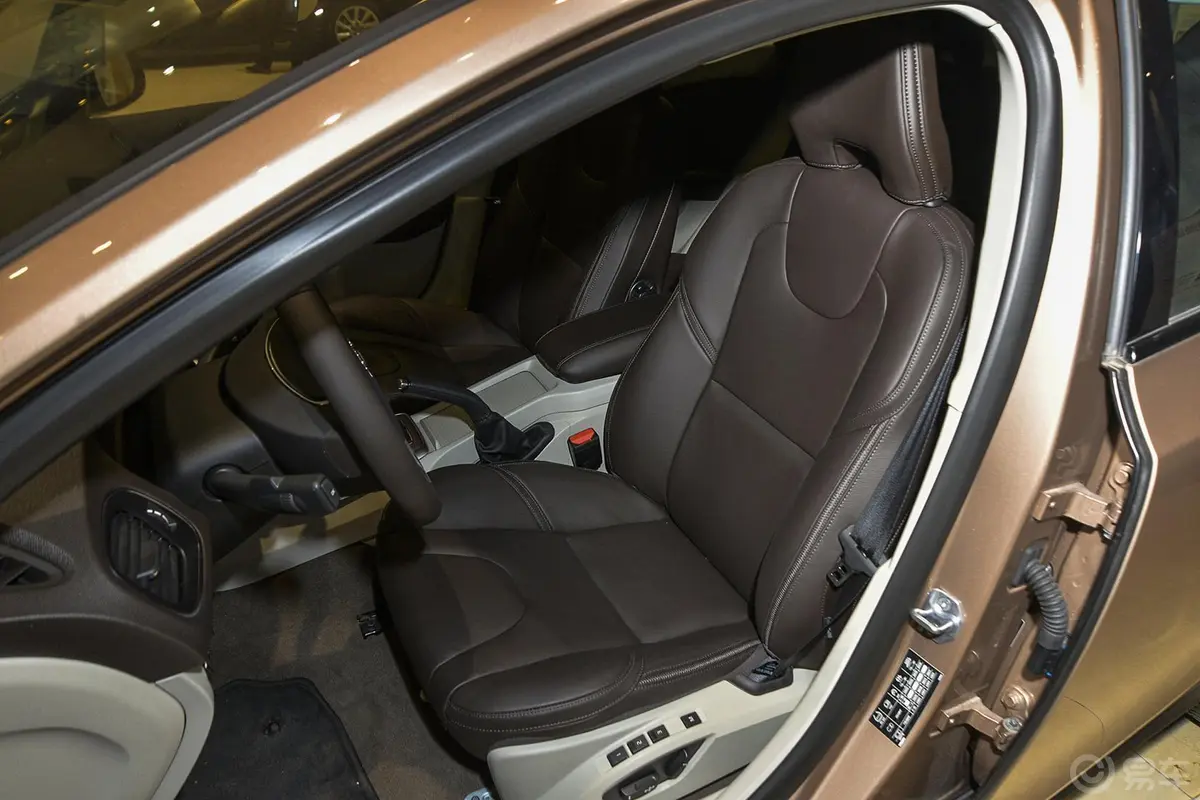 沃尔沃V40Cross Country 2.0T T5 AWD 智雅版驾驶员座椅