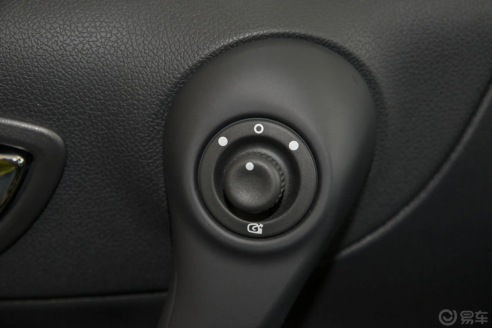 科雷傲(进口)2.0L 两驱 舒适版外后视镜控制键