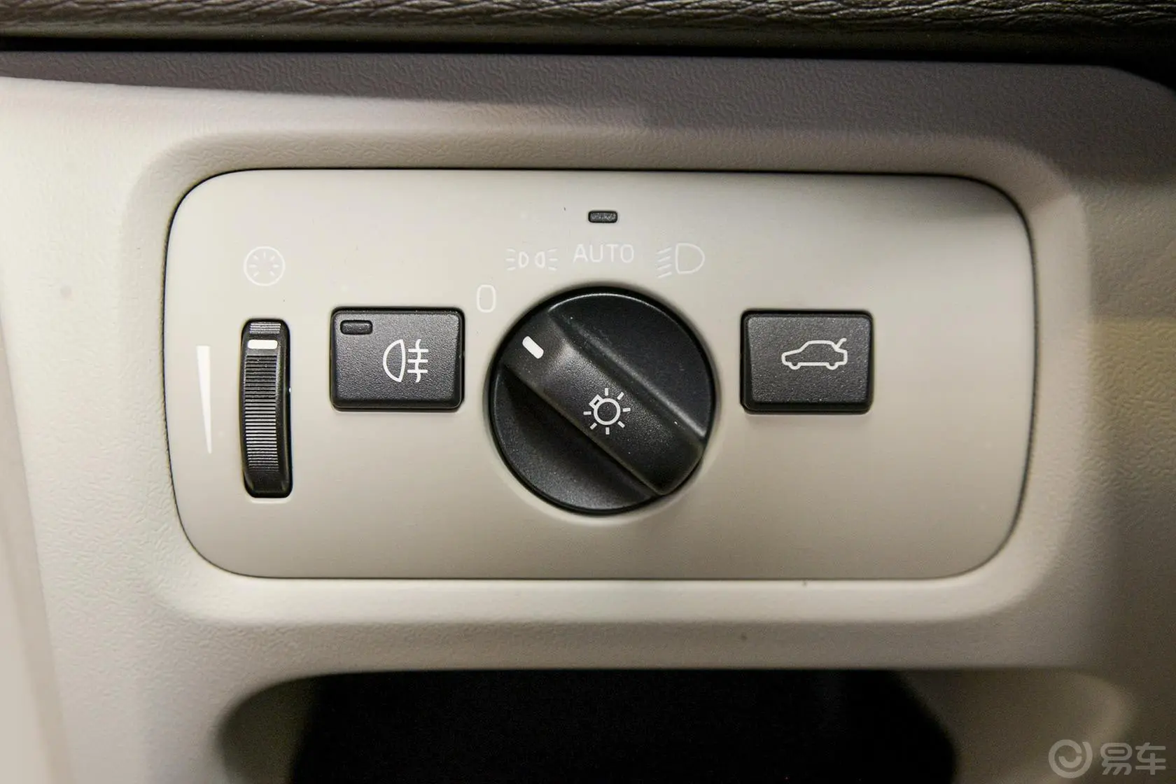 沃尔沃V40Cross Country 2.0T T5 AWD 智雅版仪表盘背光显示