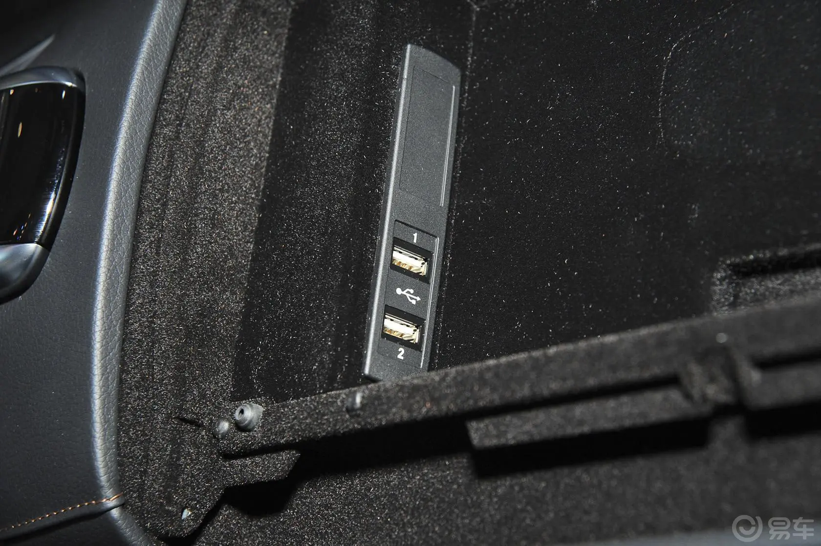 奔驰S级320L 豪华型USB接口