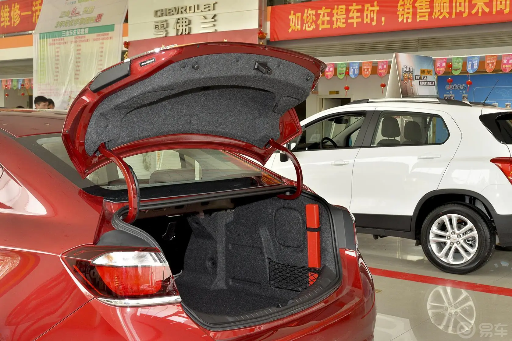 科鲁兹三厢 1.5L 自动时尚天窗版行李厢开口范围