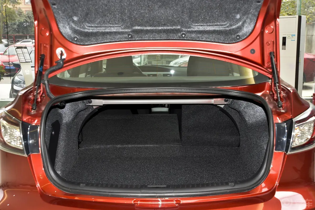 马自达3 星骋三厢 1.6L 自动 精英型行李箱空间