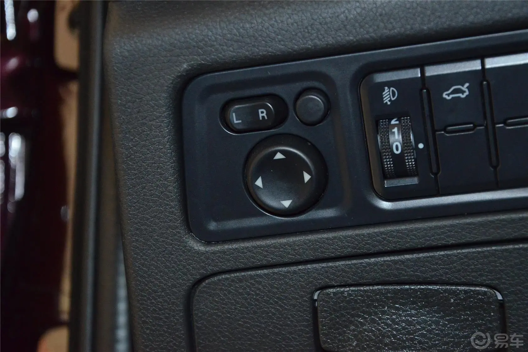 海马S51.6L 手动 智能豪华型外后视镜控制键