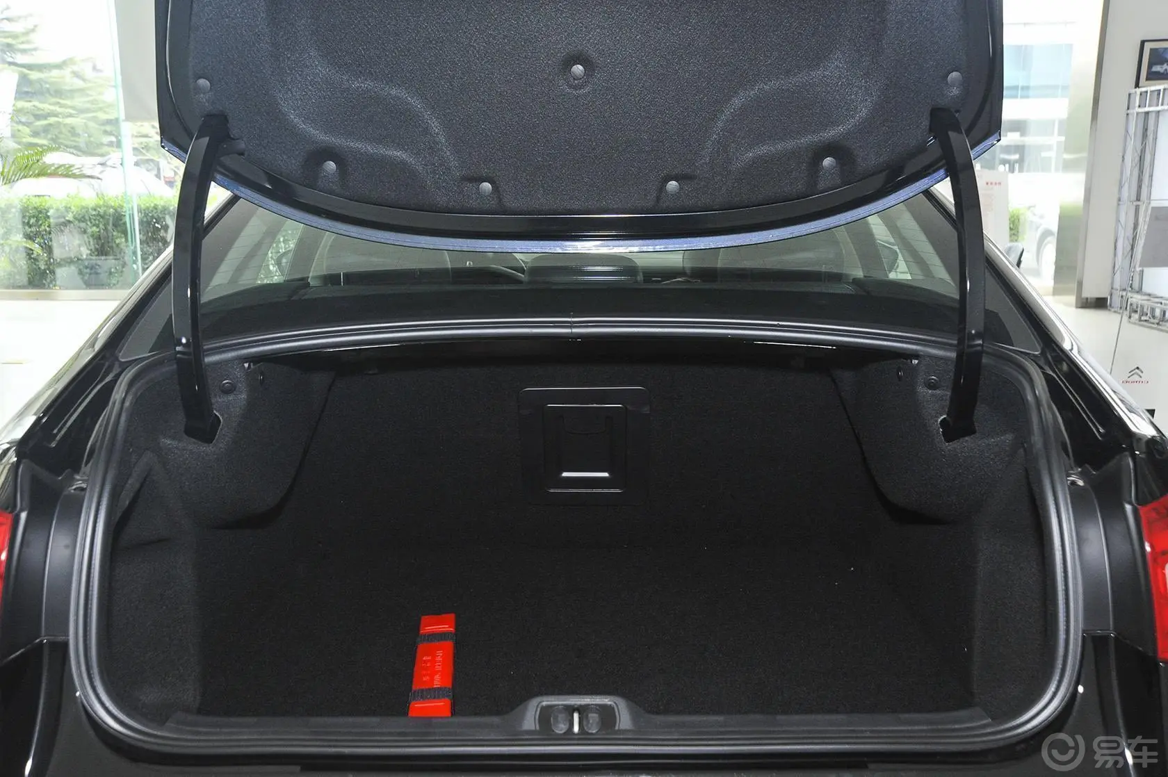 雪铁龙C51.6THP 自动 尊享型行李箱空间