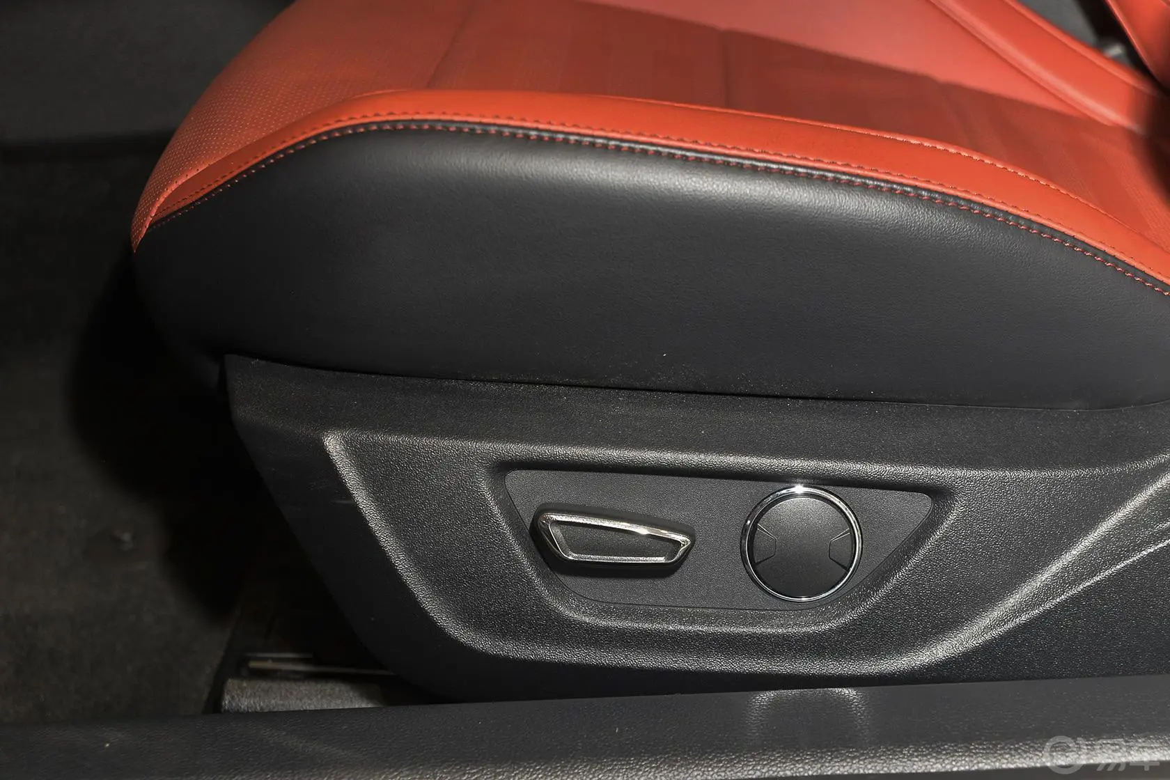 Mustang5.0L GT 手自一体 运动版座椅调节键