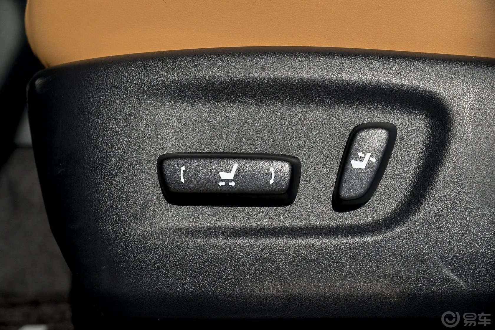 雷克萨斯NX200t 锋尚版座椅调节键