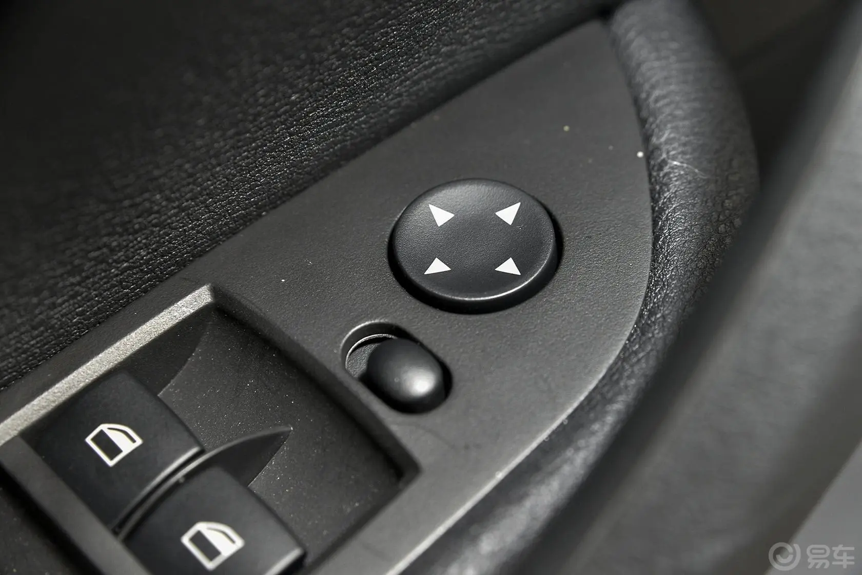 宝马X1sDrive18i 领先晋级版外后视镜控制键