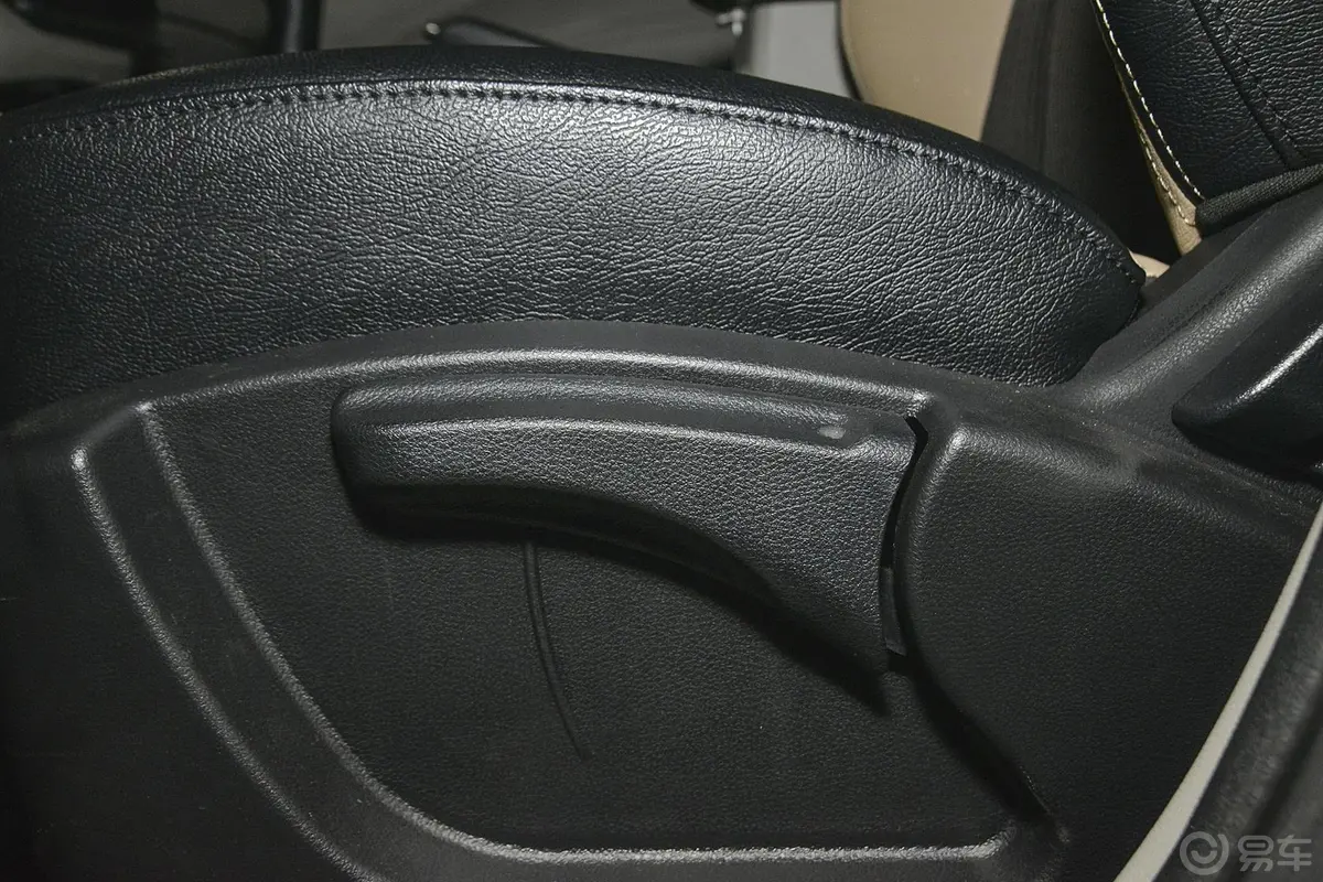 景逸X31.5L MT 舒适型座椅调节键