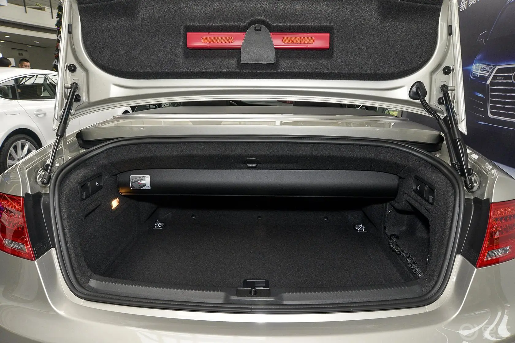 奥迪A5Cabriolet 45 TFSI 舒适型行李箱空间