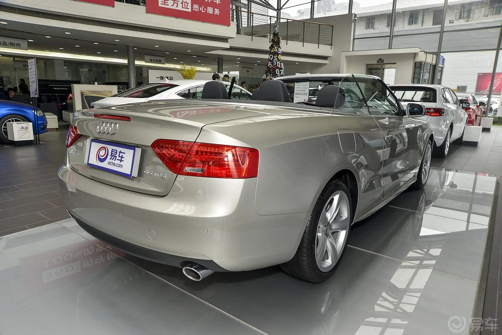 奥迪A5Cabriolet 45 TFSI 舒适型侧后45度车头向右水平