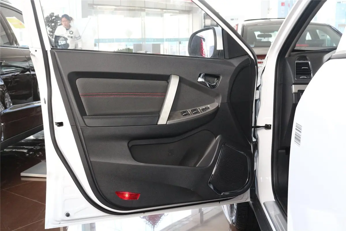 吉利GX7经典版 1.8L 手动 新都市型升级版 国Ⅳ驾驶员侧车门内门板