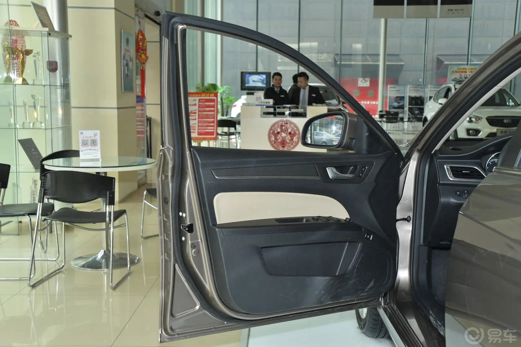奔腾B301.6L 自动 豪华型驾驶员侧车门内门板