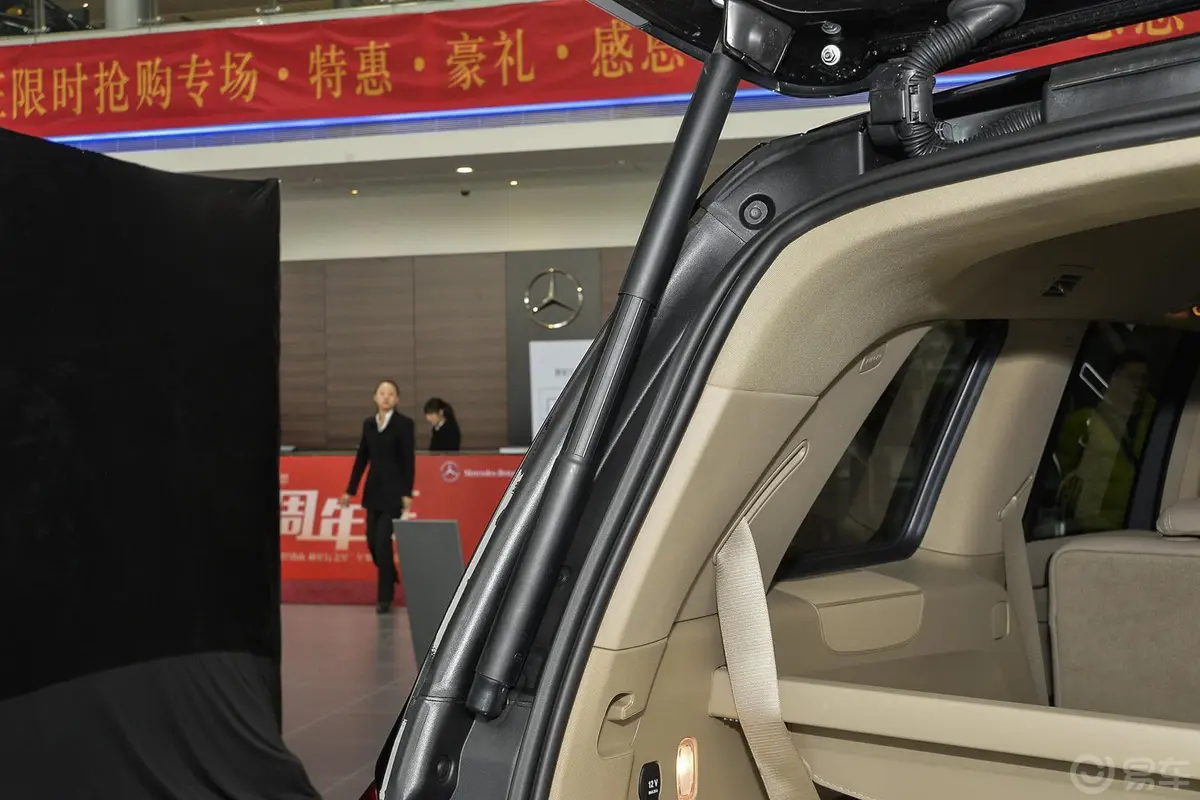 奔驰GL级400 4MATIC 豪华型行李厢支撑杆