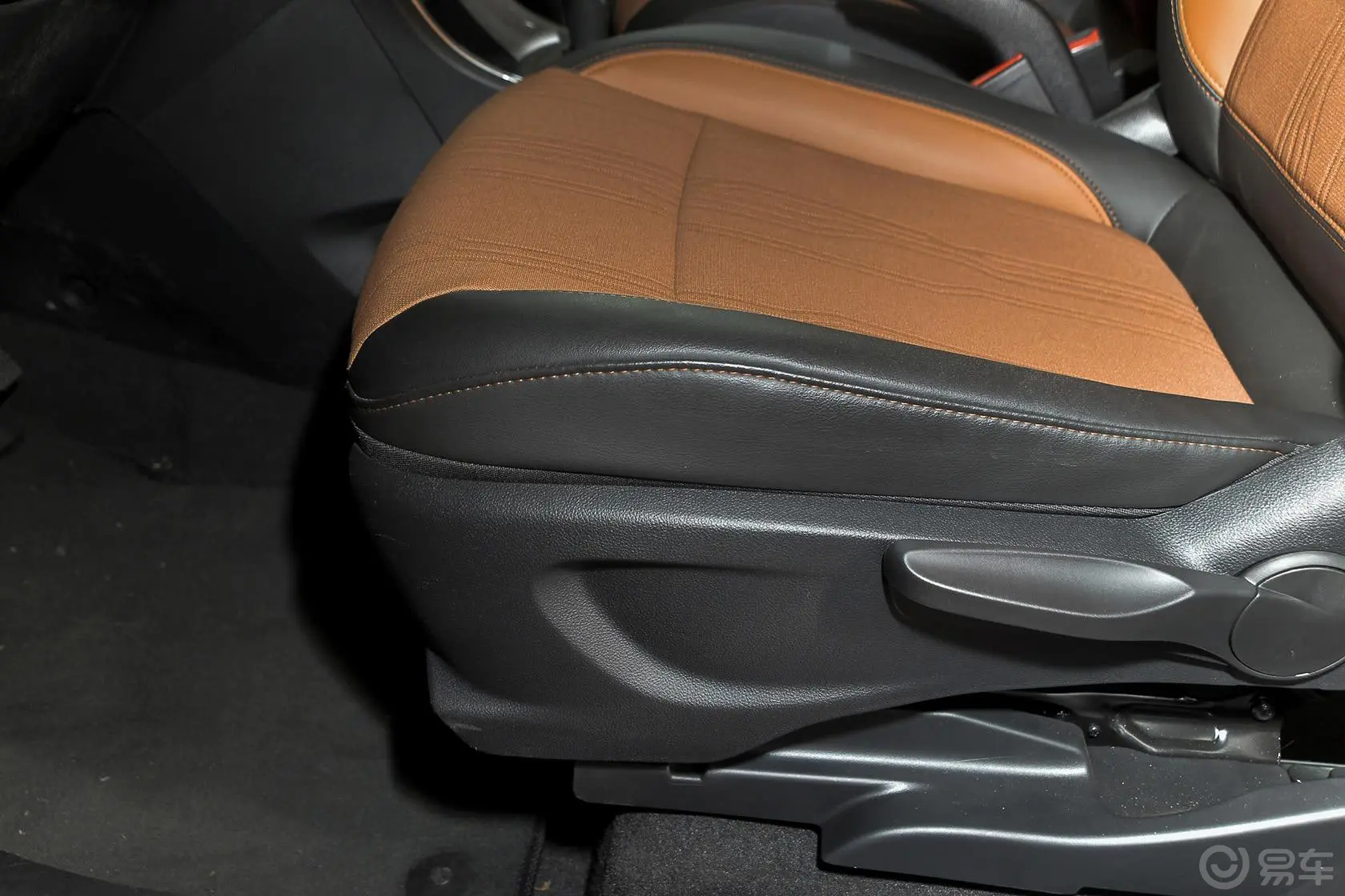 创酷1.4T 自动 豪华型座椅调节键