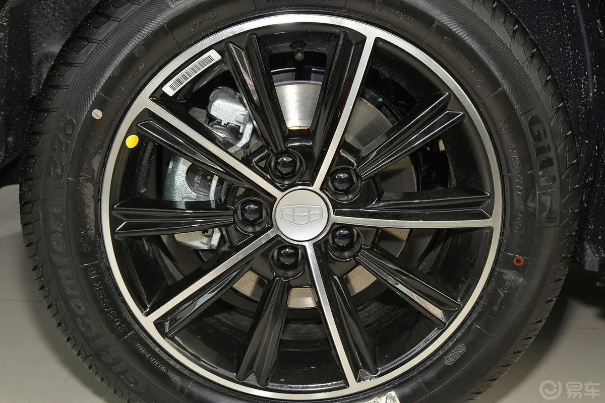 帝豪RS 1.5L CVT 向上版轮圈