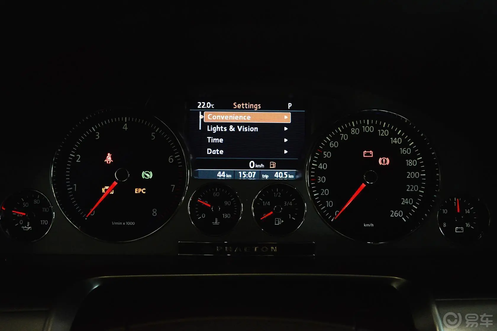 辉腾3.0L 商务型 汽油版仪表盘背光显示