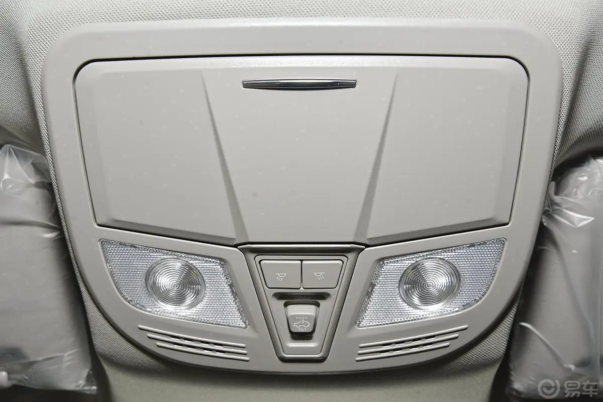 帝豪RS 1.5L CVT 向上版前排车顶中央控制区