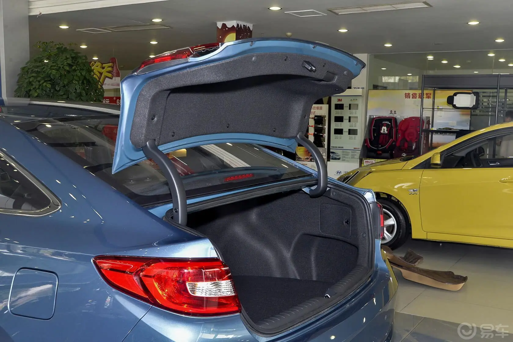 索纳塔1.6T 自动 GS 时尚型+娱乐包行李厢开口范围
