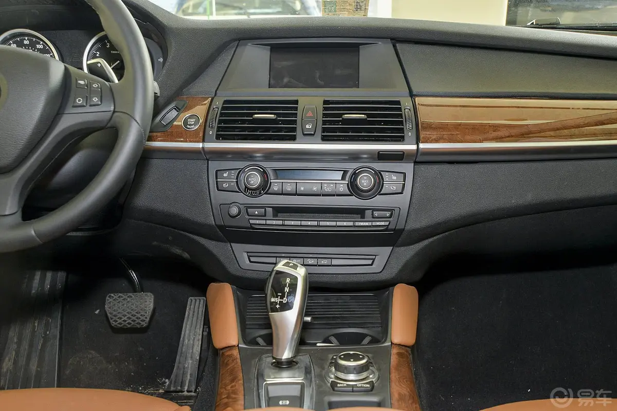 宝马X6xDrive35i 美规版中控台整体