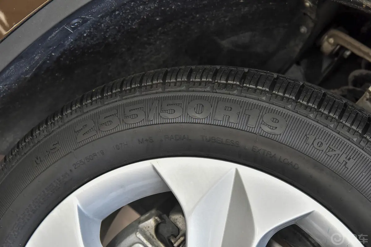 宝马X6xDrive35i 美规版轮胎规格