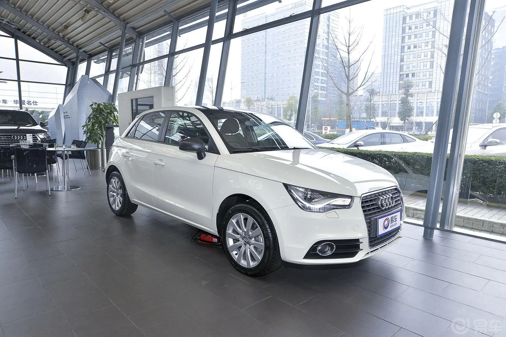 奥迪A1Sportback 30TFSI 舒适型侧前45度车头向右水平