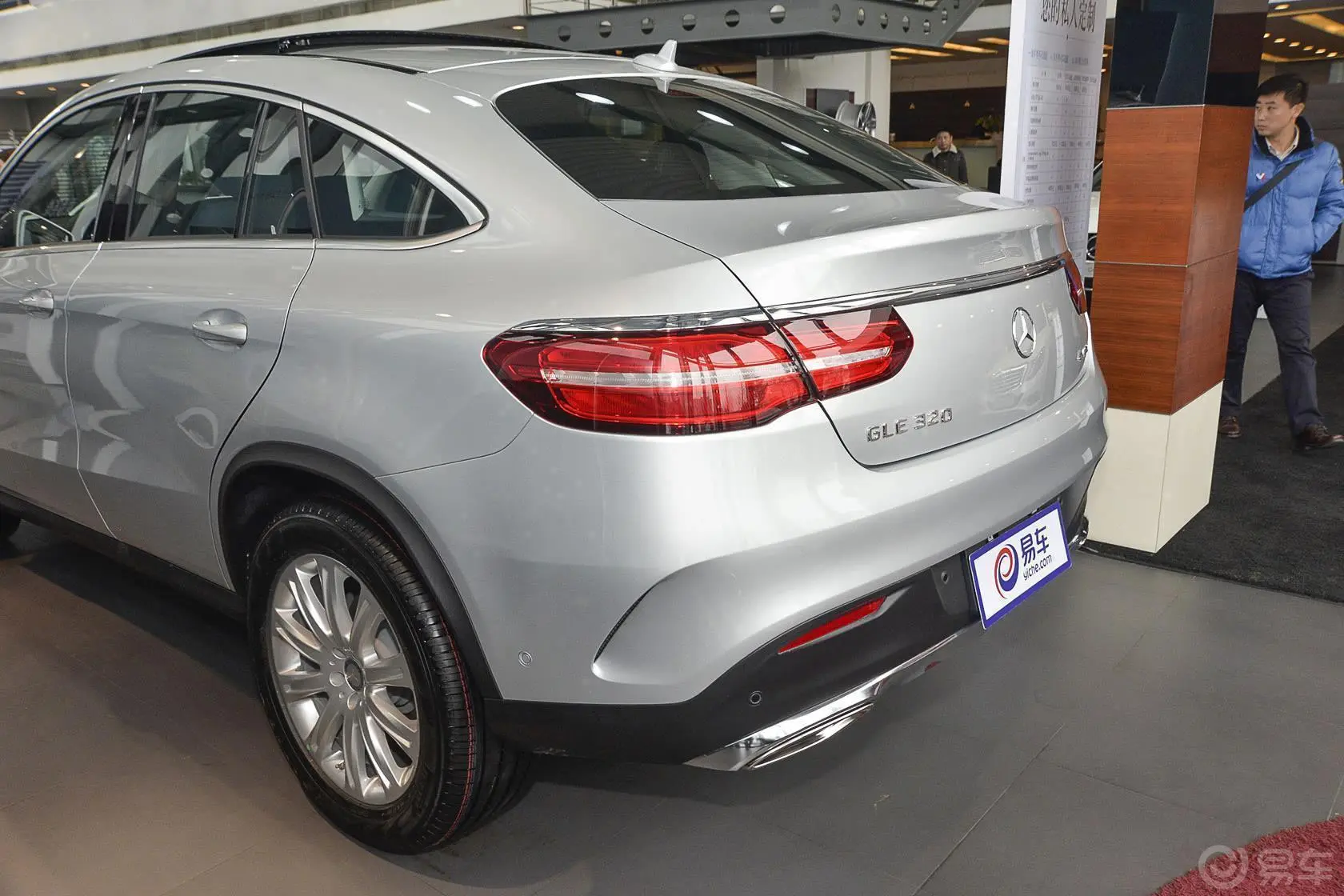 奔驰GLE轿跑GLE 320 4MATIC 运动SUV车尾局部