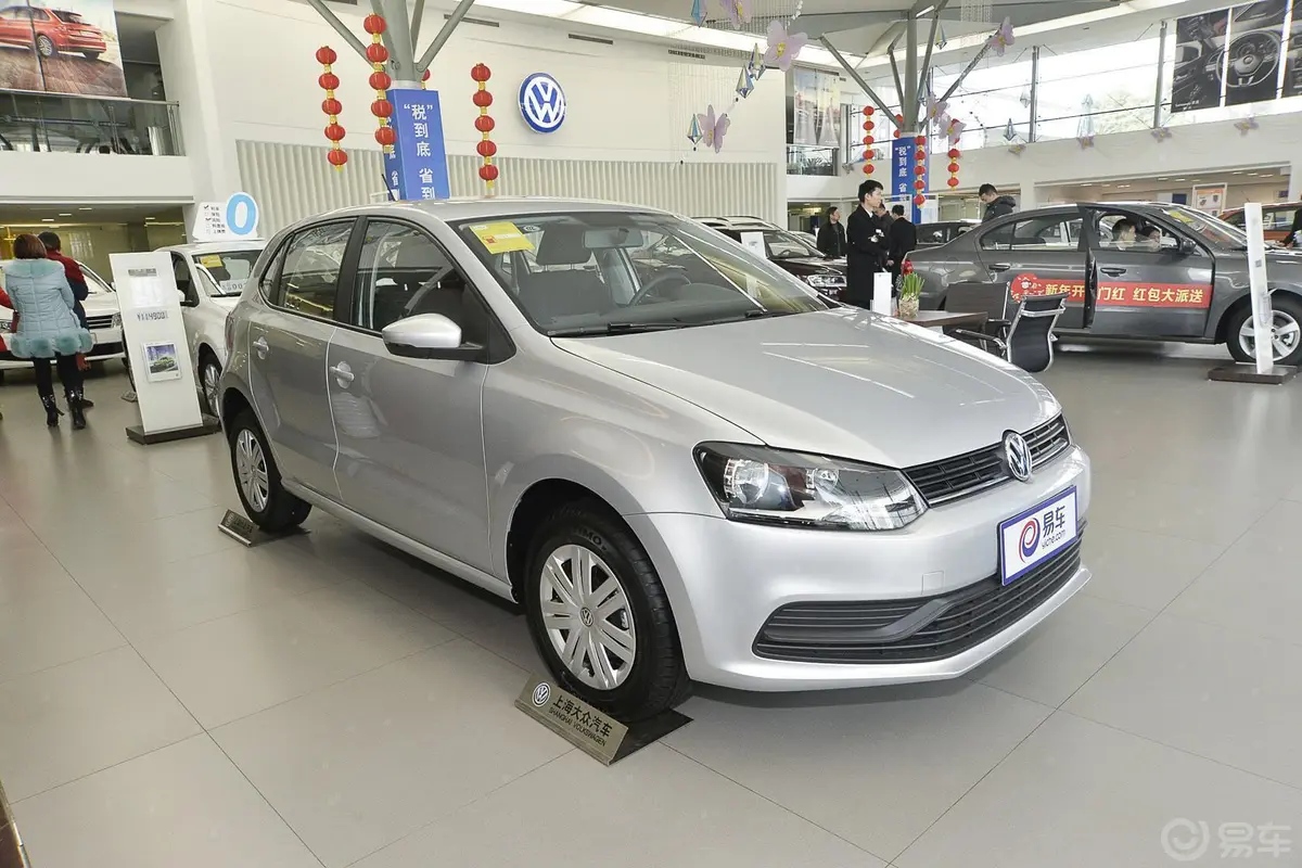 Polo1.4L 手动 风尚版前格栅侧俯拍