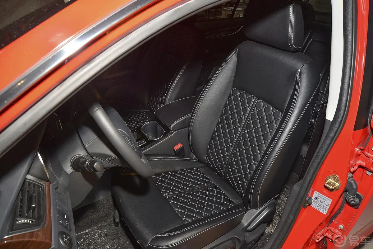 众泰Z5001.5T 手动 豪华型驾驶员座椅
