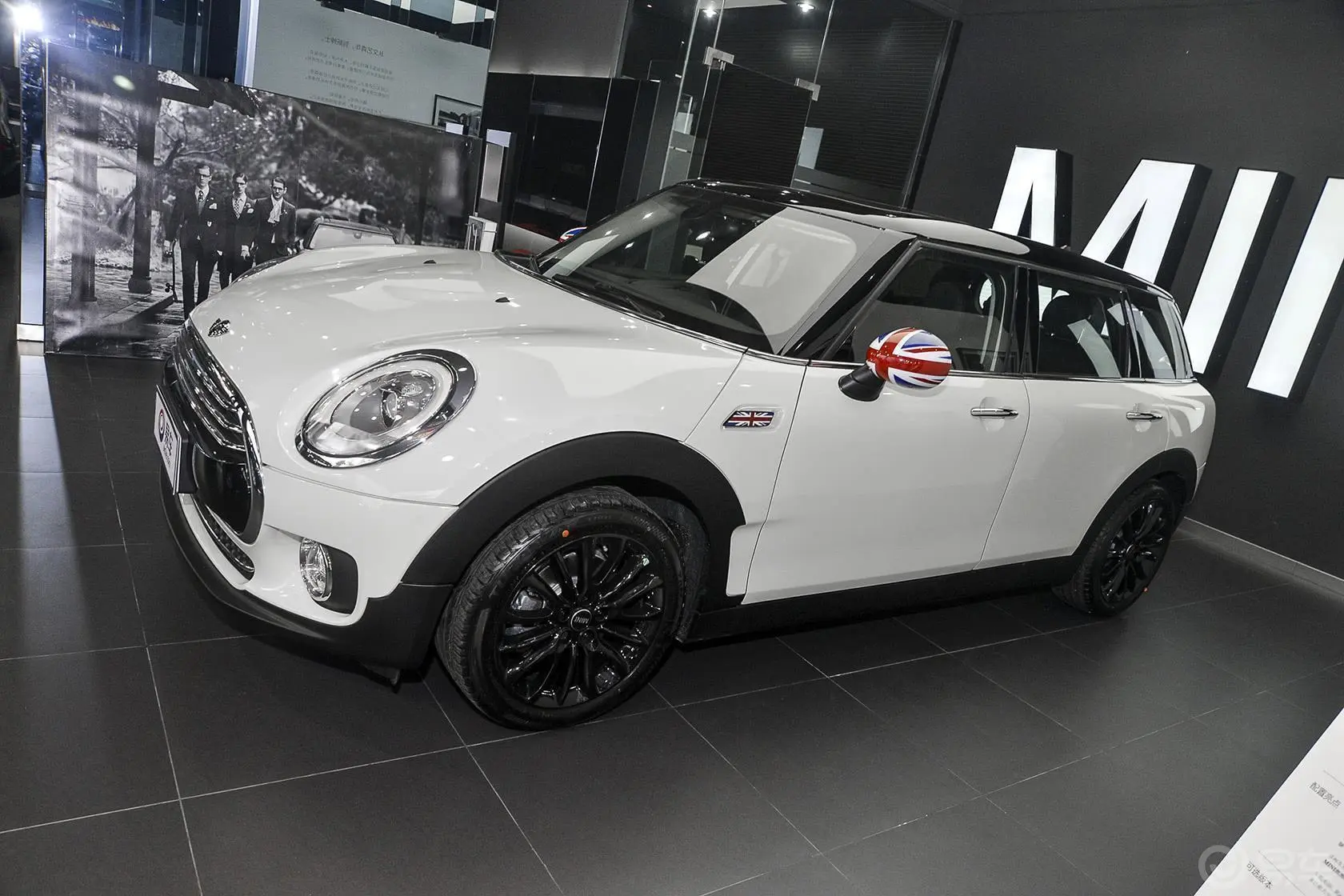 MINI CLUBMAN1.5T COOPER 鉴赏家版正侧车头向左水平